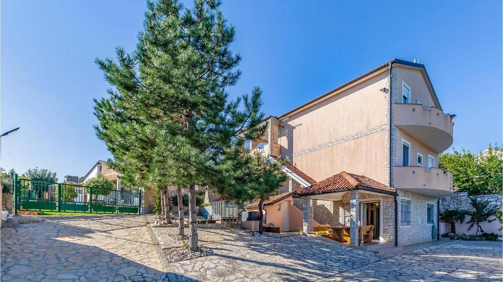 Awesome Apartment In Kavran With Wifi Pavicini